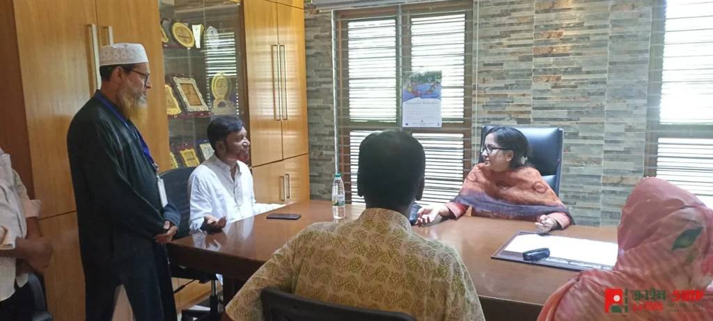 সাভারে গ্রাম আদালতের কার্যক্রম পরিদর্শন করলেন বিভাগীয় কমিশনারের কার্যালয়ের কর্মকর্তারা।