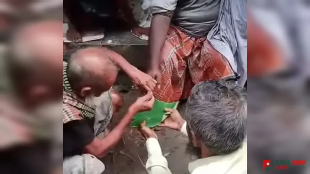 ঝাড়ফুঁক দিয়ে সাপের বিষ নামাতে ব্যস্ত কথিত ওঝা