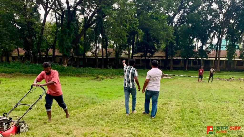 বরুড়ায় আন্তঃউপজেলা ফুটবল টুর্নামেন্টের মাঠ প্রস্তুতি পরিদর্শনে ক্রীড়া সংস্থার নেতৃবৃন্দ