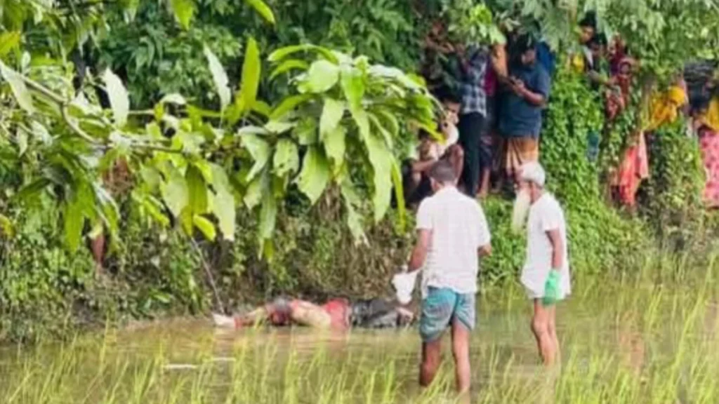 বরুড়ায় ফসলি জমি থেকে মাটিচাপা অজ্ঞাত ব্যক্তির অর্ধগলিত লা/শ উদ্ধার