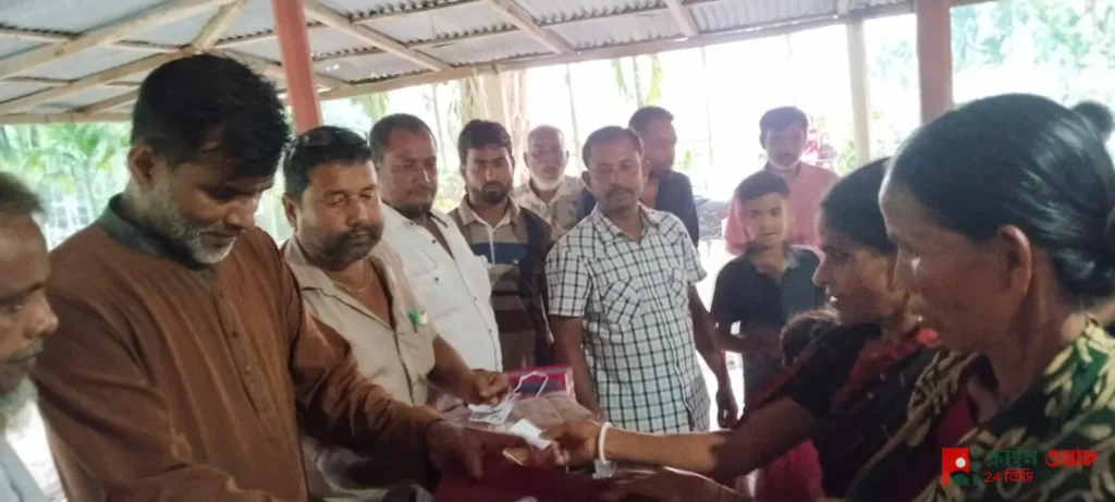 সনাতনী নারীদের পাশে শাড়ি বিতরণ করেন, দিলরেজা ফেরদৌস চিন্ময়