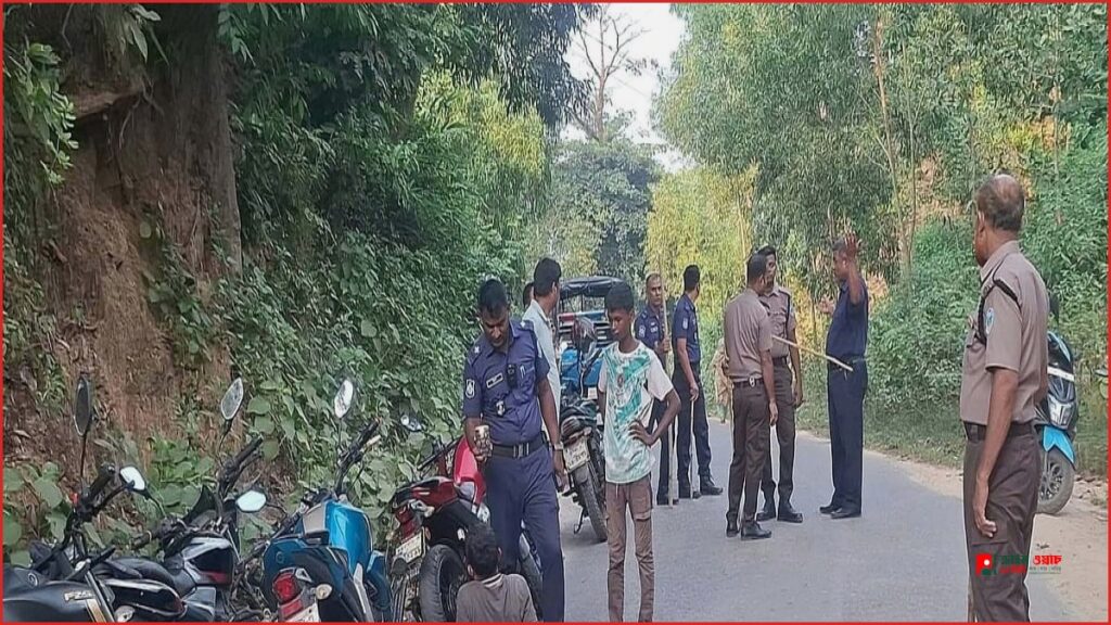 কক্সবাজারের সড়কে অস্ত্র উঁচিয়ে ৫০-৬০ যানবাহনে দিনদুপুরে ডাকাতি