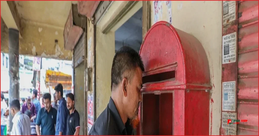 চিঠি ও লাল ডাকবাক্সের ঐতিহ্য: যেভাবে টিকে আছে দেশের ডাকব্যবস্থা