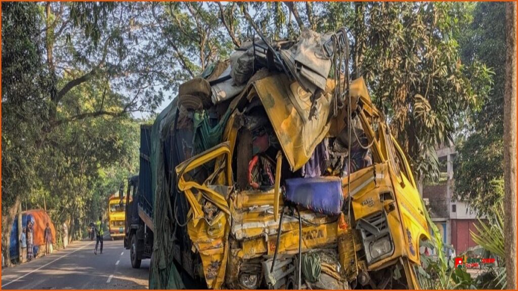 নাটোরে বাস-ট্রাক সংঘর্ষে নিহতের সংখ্যা বেড়ে ১৪