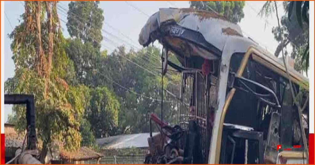 বড়াইগ্রামে চালকের ঘুম চোখে বেপরোয়া ড্রাইভিং, বাস-ট্রাক সংঘর্ষে নিহত ১৪