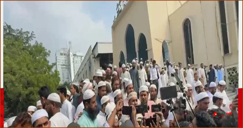 বায়তুল মোকাররমে খতিব অপসারণের চেষ্টার অভিযোগে মুসল্লিদের বিক্ষোভ